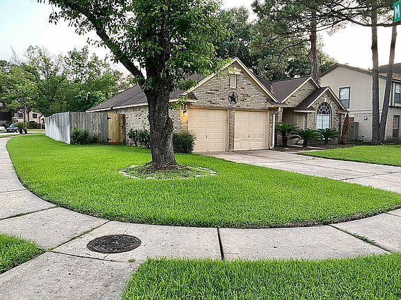 3rd image of 10303 Millshaw Dr