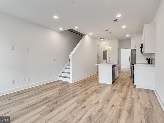 4th image of 1340 N 21st St #B