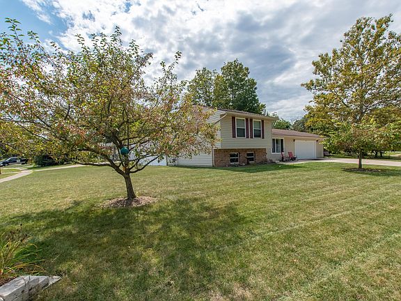 3rd image of 519 Annette Ct