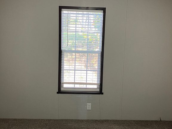 4th image of 377 Elcona Dr