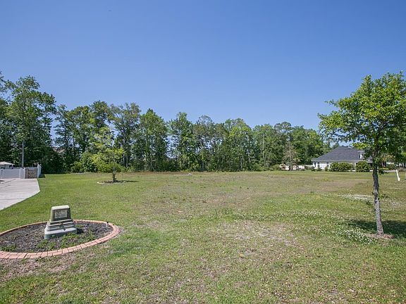 4th image of 328 Capers Creek Dr.