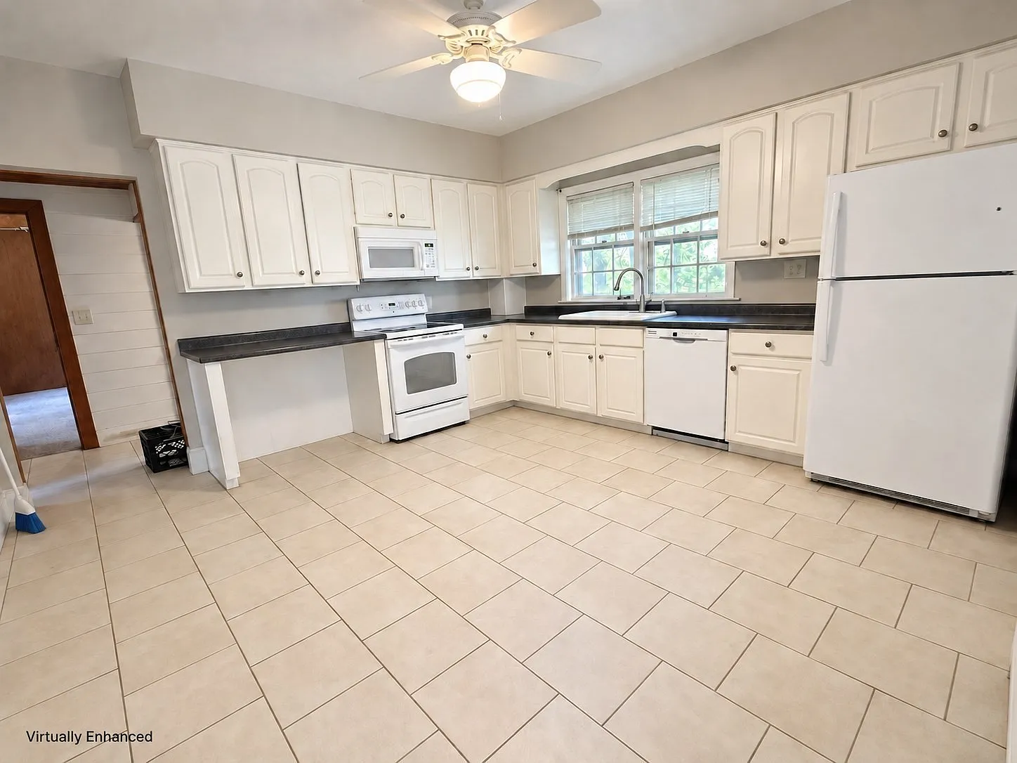 2 bed, 1.0 bath, 1096 sqft, $2,600 — Photo 2