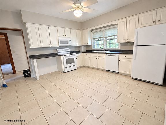 2nd image of 106 Monk St #1