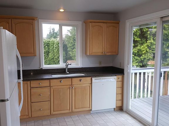 3rd image of 4715 188th St SW