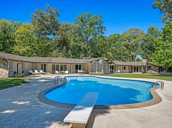 215 Hickory Ln, Smithville, TN 37166