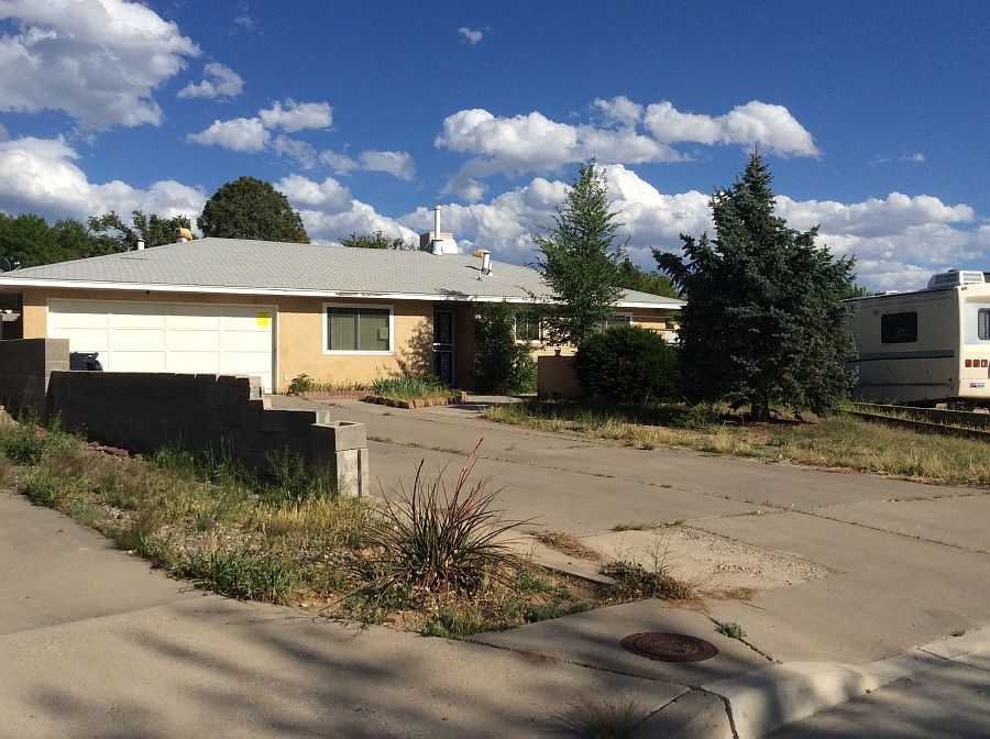 2nd image of 6108 Lejano Ave NE