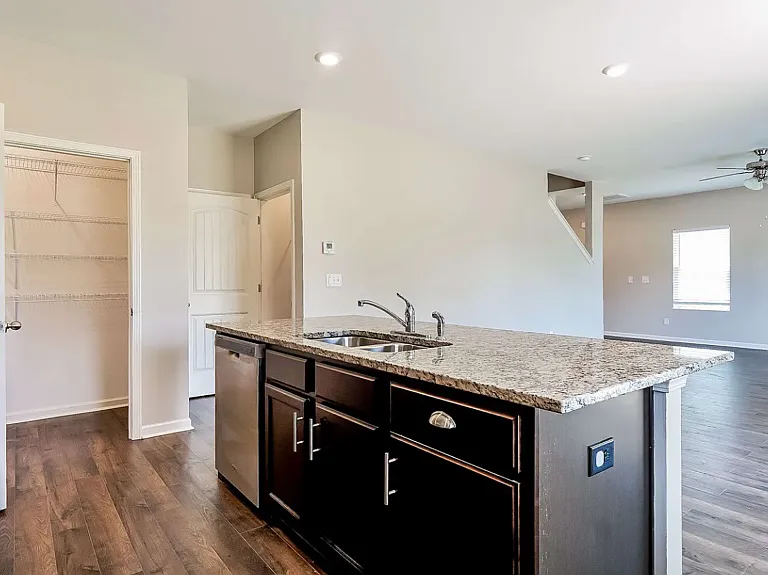 1001 Park View Dr — Photo 11