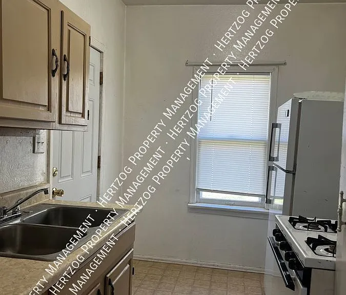 409 W Summit Ave — Photo 10