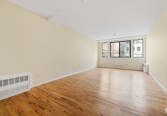 4th image of 229 Parkville Ave #1C