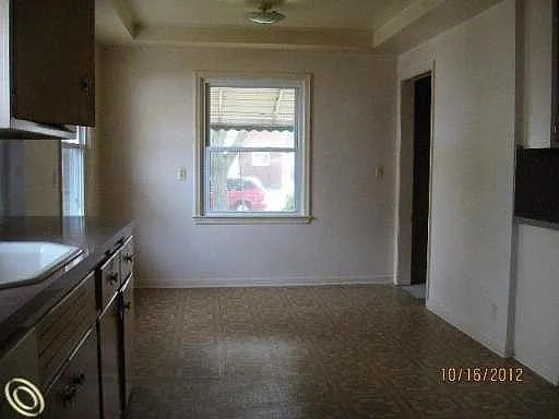 429 E Jarvis Ave — Photo 4