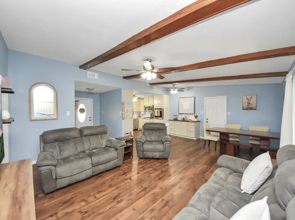 1405 Avenue G, Danbury, TX 77534