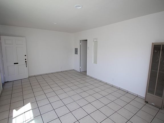 5th image of 978 Blossom Way
