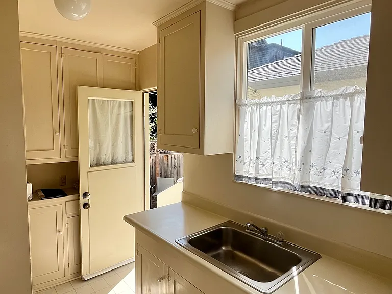 Kitchen 2 of 2