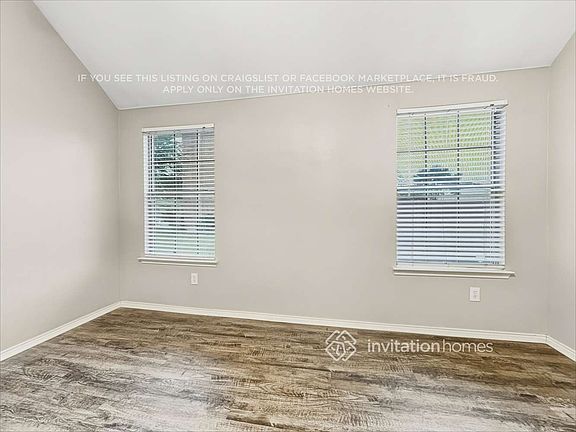 4th image of 1112 Sweetwater Dr