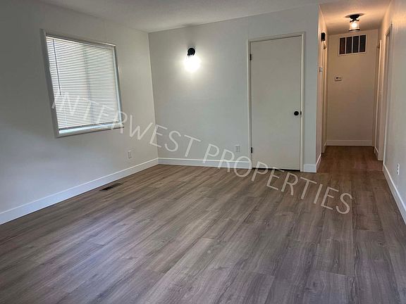 5th image of 4205-4207 SE Madison St #4205