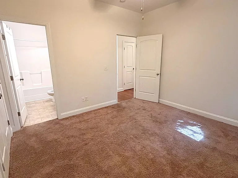 4908 Maple Ave — Photo 10