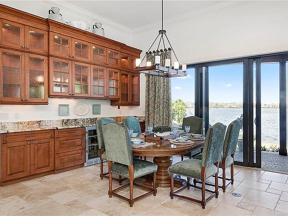 4th image of 2121 Lakeside Dr