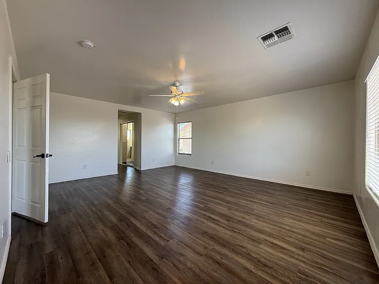 906 S 118th Ln — Photo 16
