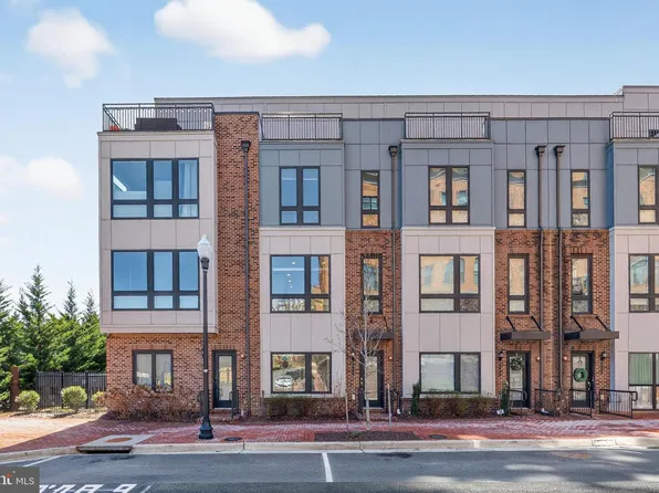 402 Stabler Ln, Alexandria, VA 22304