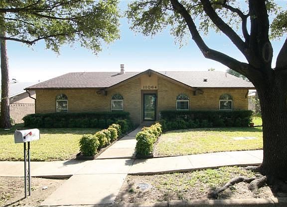 3rd image of 11064 Wallbrook Dr