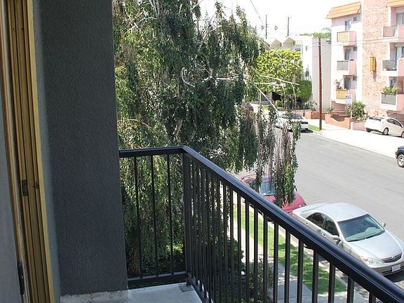 5th image of 1721 Purdue Ave APT 202
