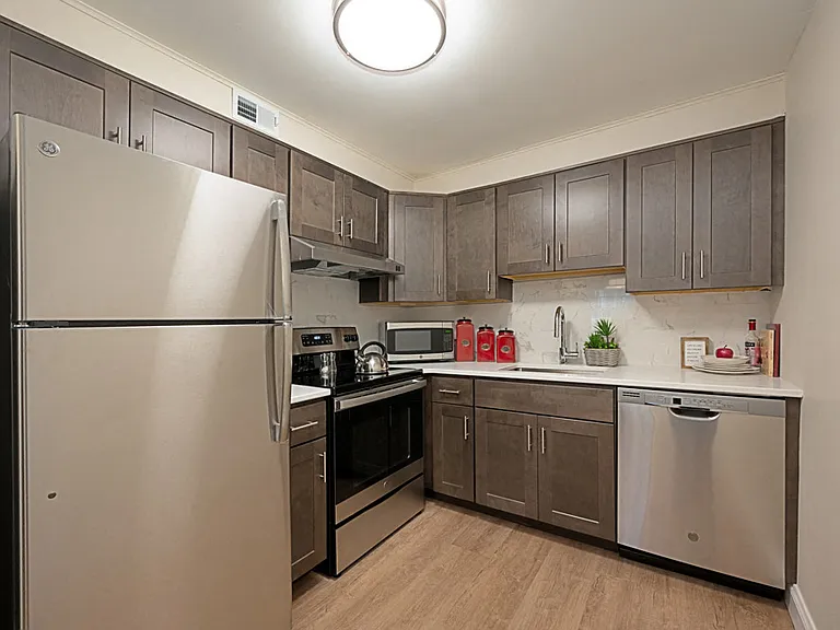 Williamsburg Estates — Photo 8