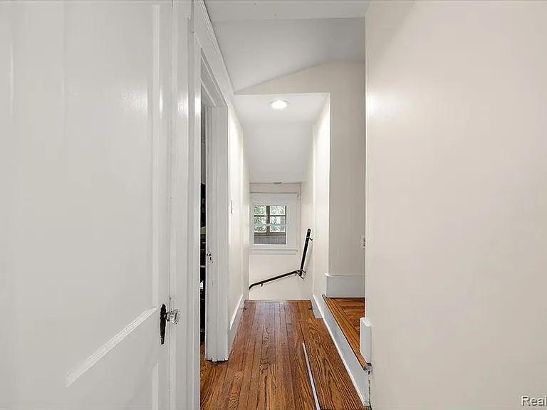 529 Hawthorn Ave — Photo 43