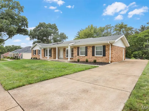 214 Glen Cove Dr, Chesterfield, MO 63017