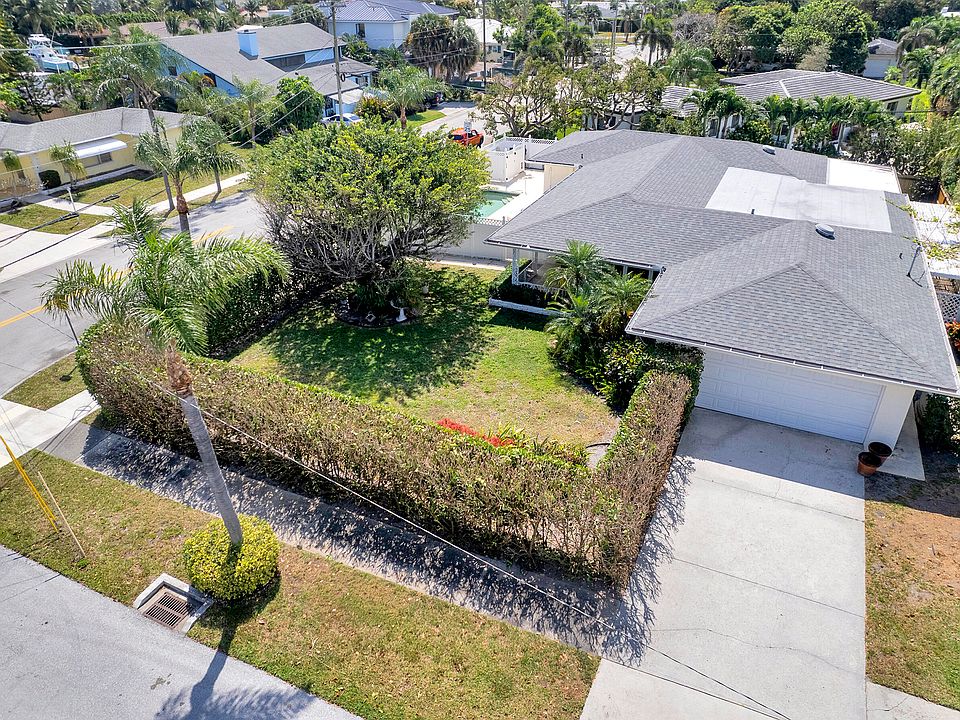 1st image of 2415 N Lakeside Drive