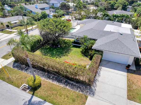 2415 N Lakeside Drive, Lake Worth Beach, FL 33460