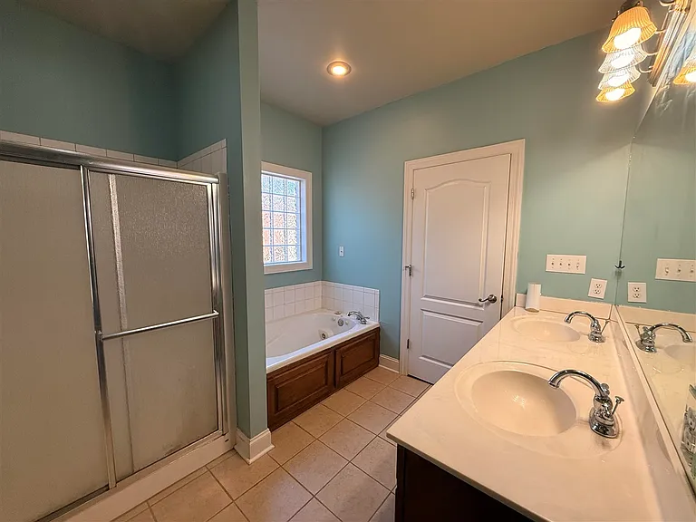 1826 Bellshire Way — Photo 8
