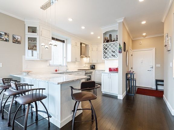 4th image of 33 Pond Ave #Penthouse 1215