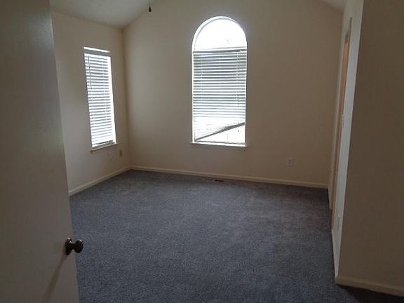 3rd image of 4989 Adelia Dr