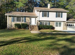 561 Candlewood Dr, Stone Mountain, GA 30088