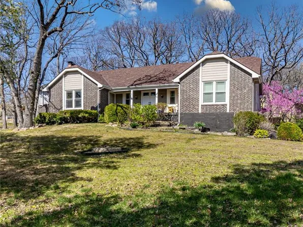 6935 Albervan St, Shawnee, KS 66216