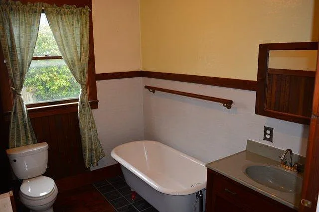 135 W Grant St — Photo 42