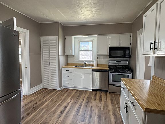 3rd image of 645 Forest Ave