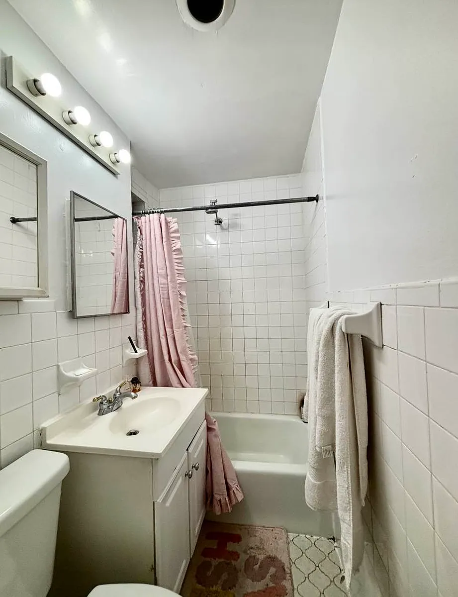Building Photo - 233 E 80th St #2C