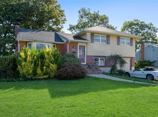 147 W 12th St, Deer Park, NY 11729