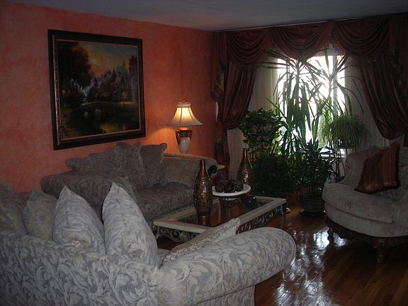 4th image of 19 Claudia Ct