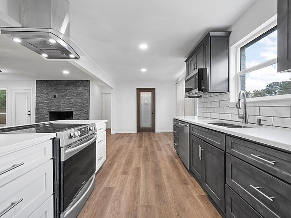 3rd image of 1132 Western Oaks Dr