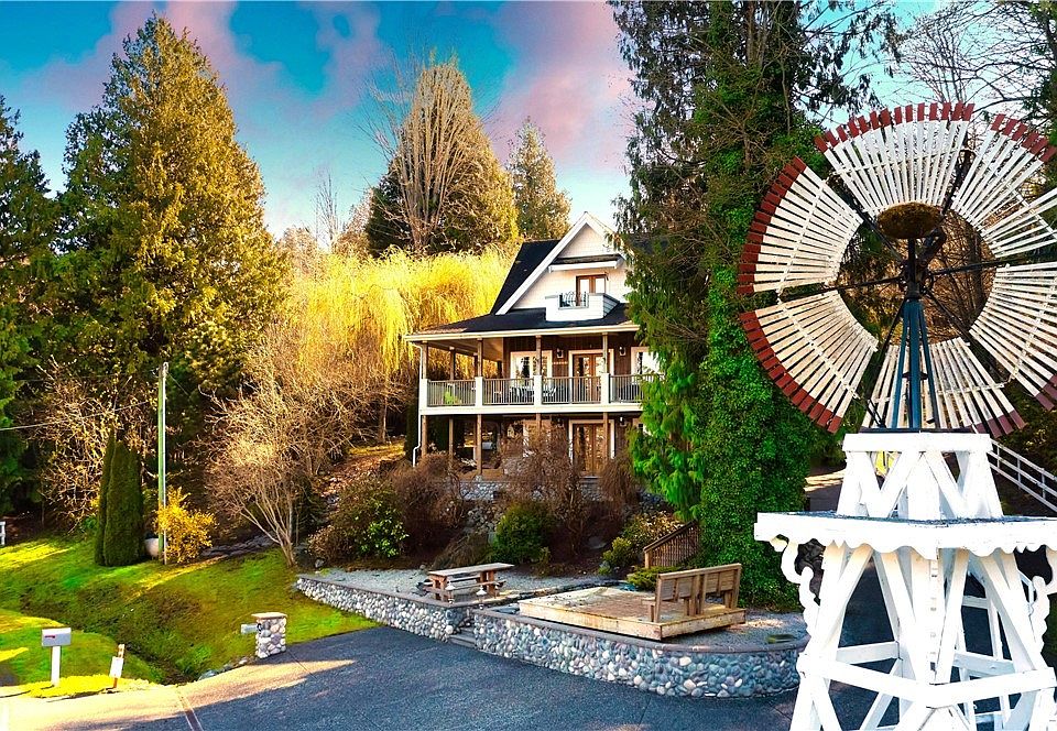 The Windmill house at Maple Beach!