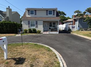 13 Argyle Dr #1, Shirley, NY 11967