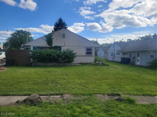 213 Colonial Dr, Youngstown, OH 44505