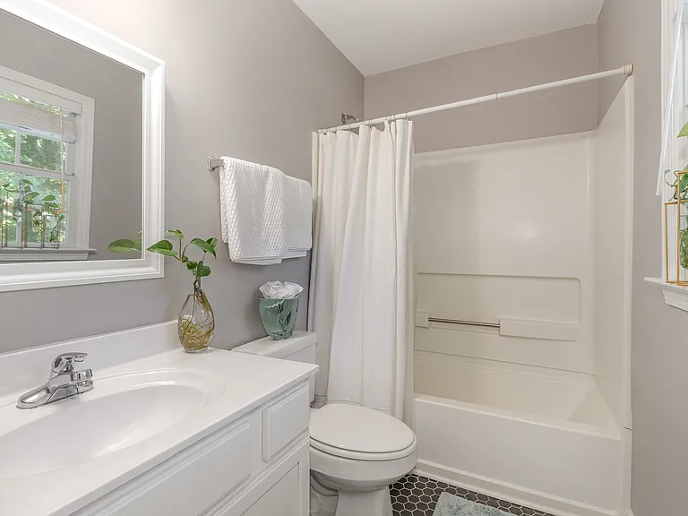 4610 Asterwood Dr — Photo 16