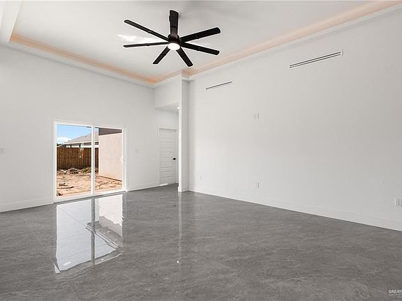 4th image of 2221 Cardinal Dr