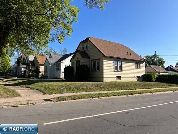3rd image of 2412 2nd Ave E