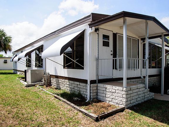 17 VILLAGE DR