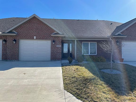 2nd image of 1075 E Bentley Cir