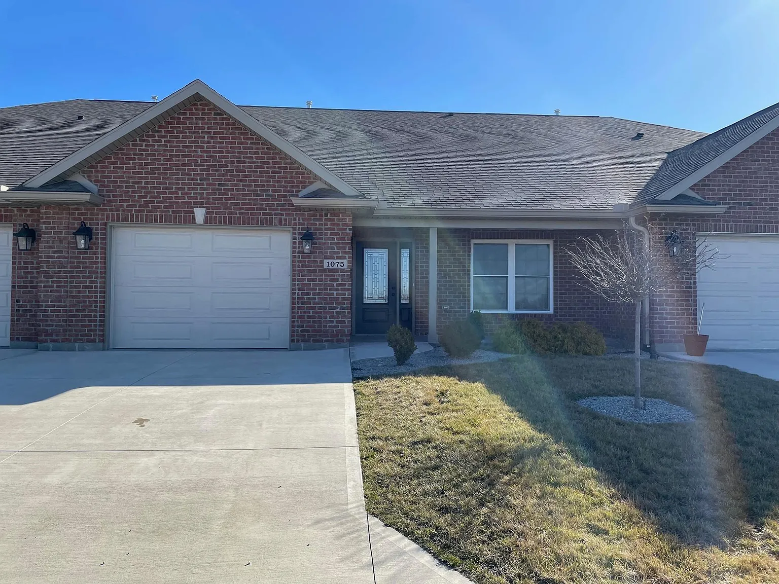 1085 E Bentley Cir photo 1